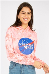 女式短款戴帽卫衣